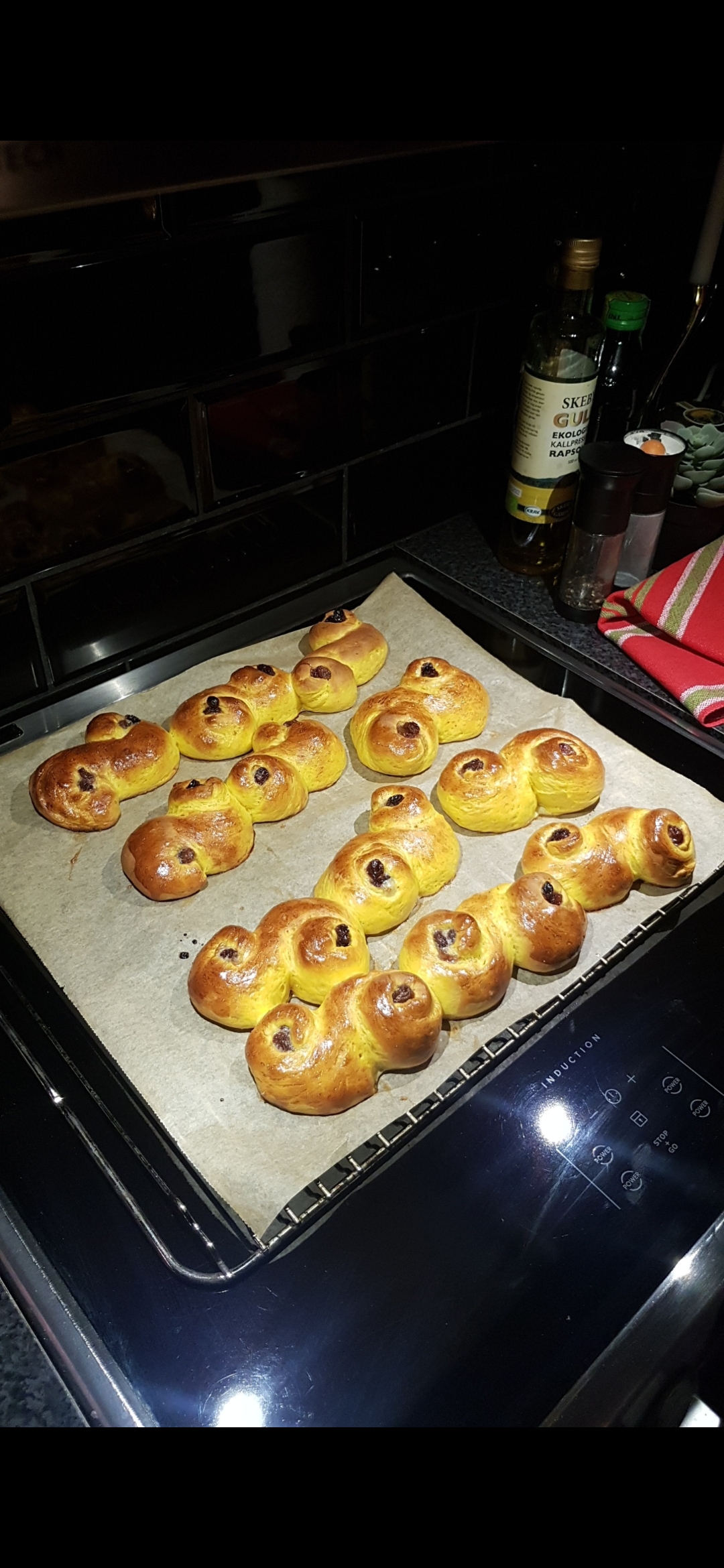Lussekatter - Swedish christmas saffron buns